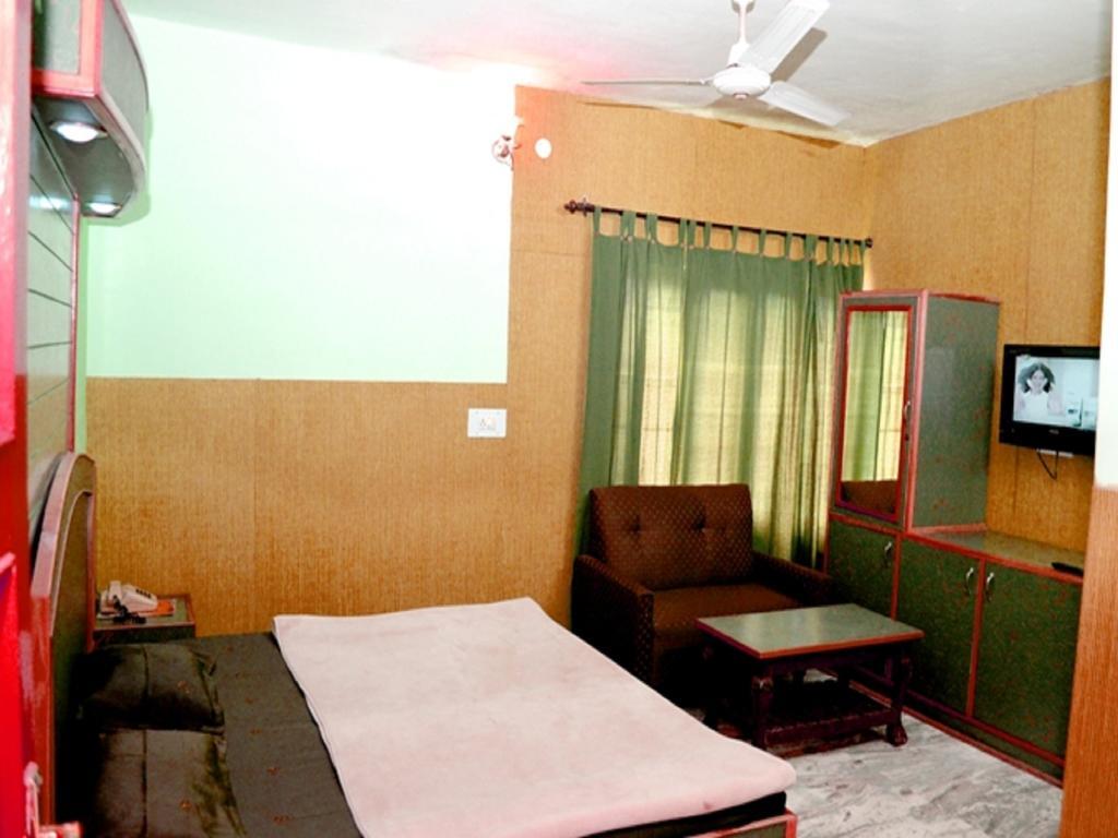Kasauli Hotel Puri Pokój zdjęcie