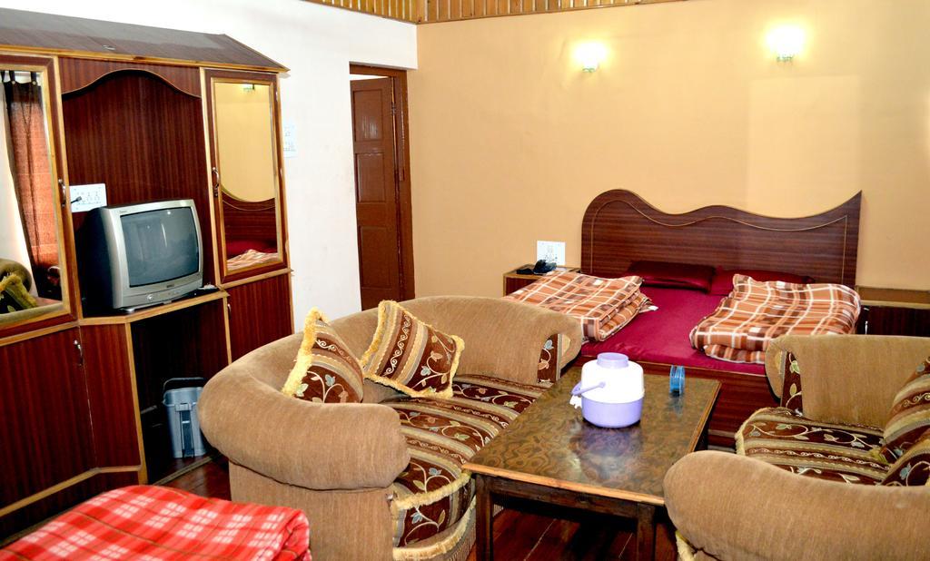 Kasauli Hotel Puri Pokój zdjęcie