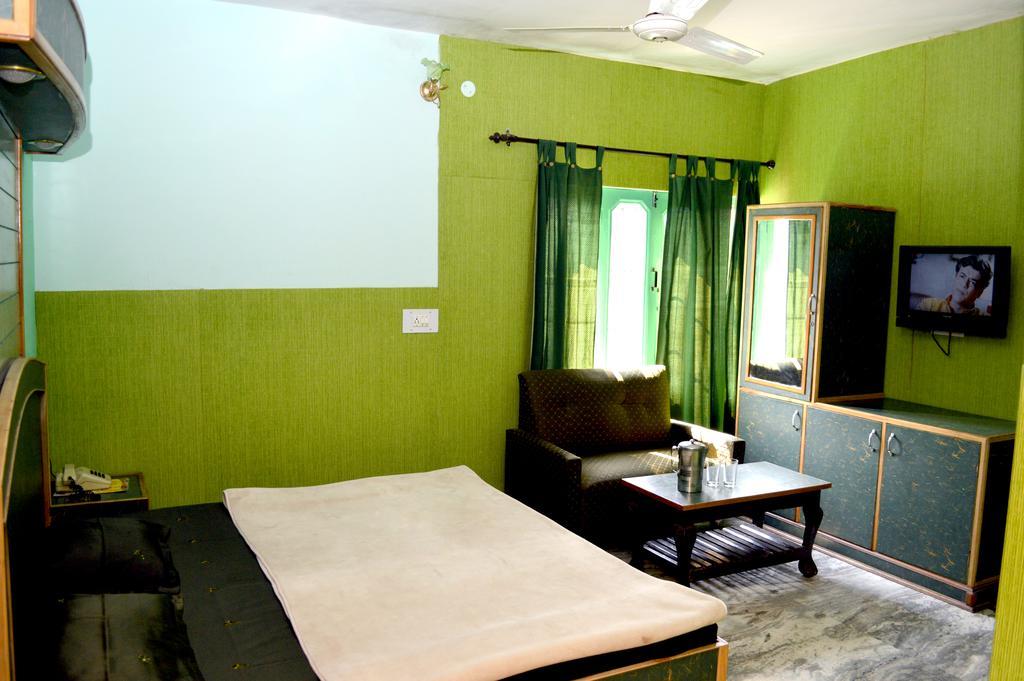 Kasauli Hotel Puri Pokój zdjęcie